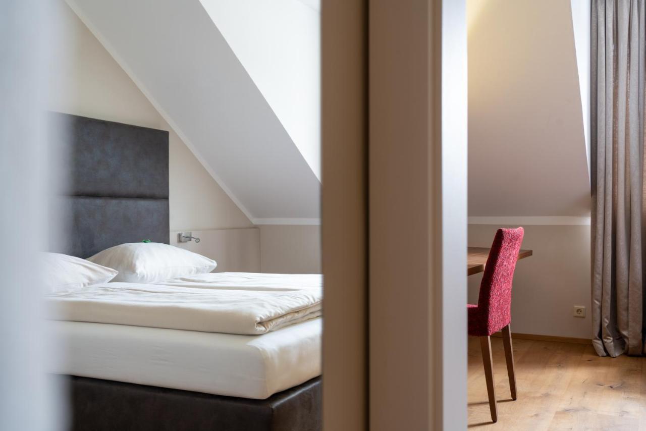 Eee Hotel Perg Екстериор снимка