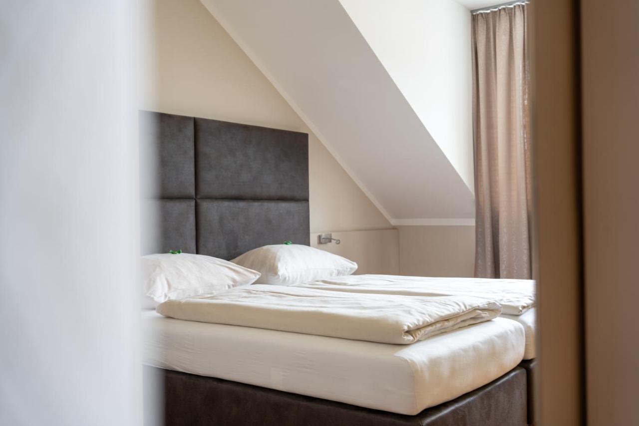 Eee Hotel Perg Екстериор снимка