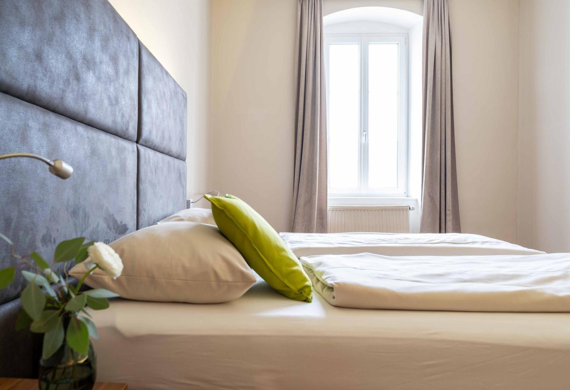 Eee Hotel Perg Екстериор снимка
