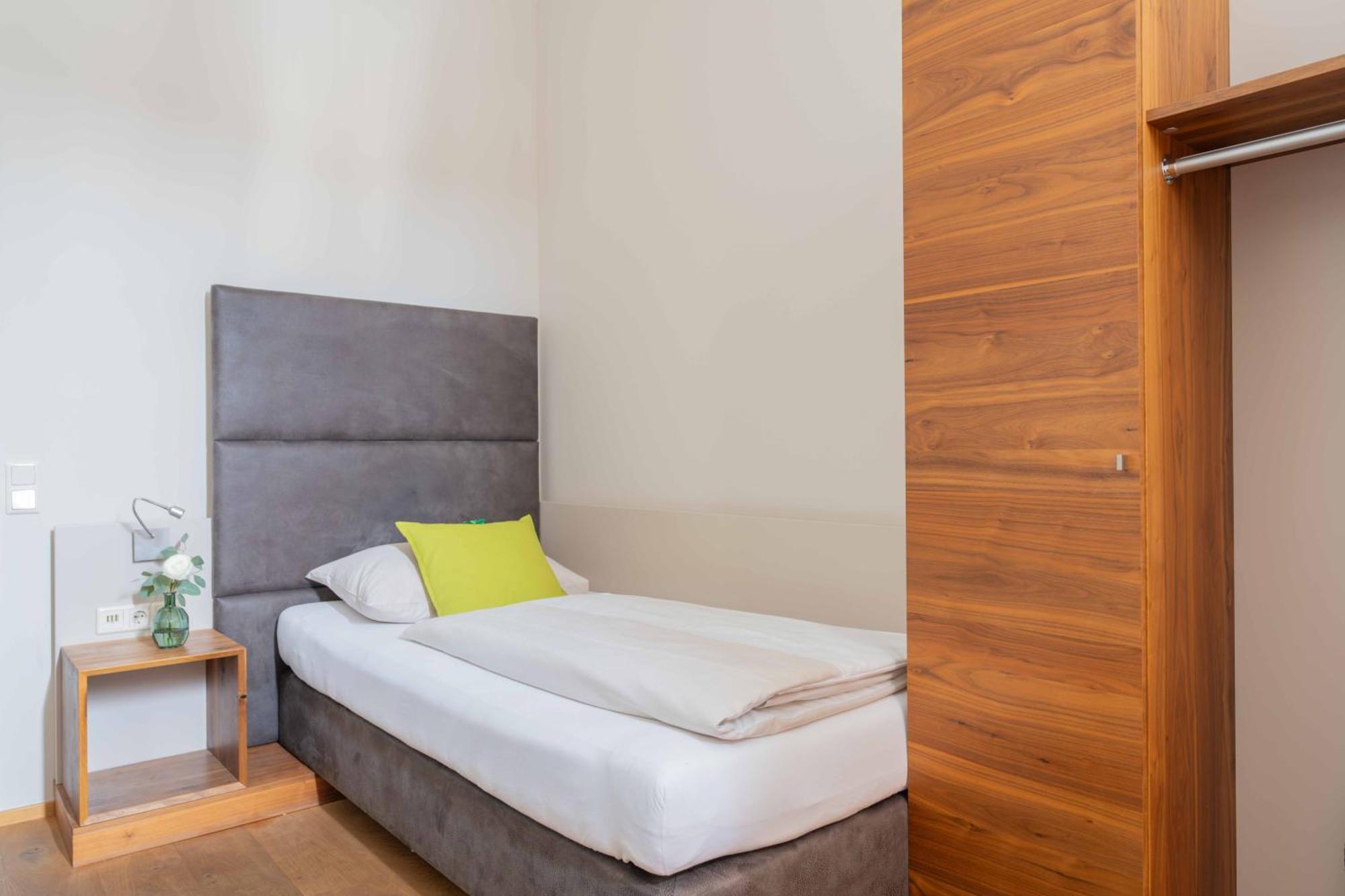 Eee Hotel Perg Екстериор снимка