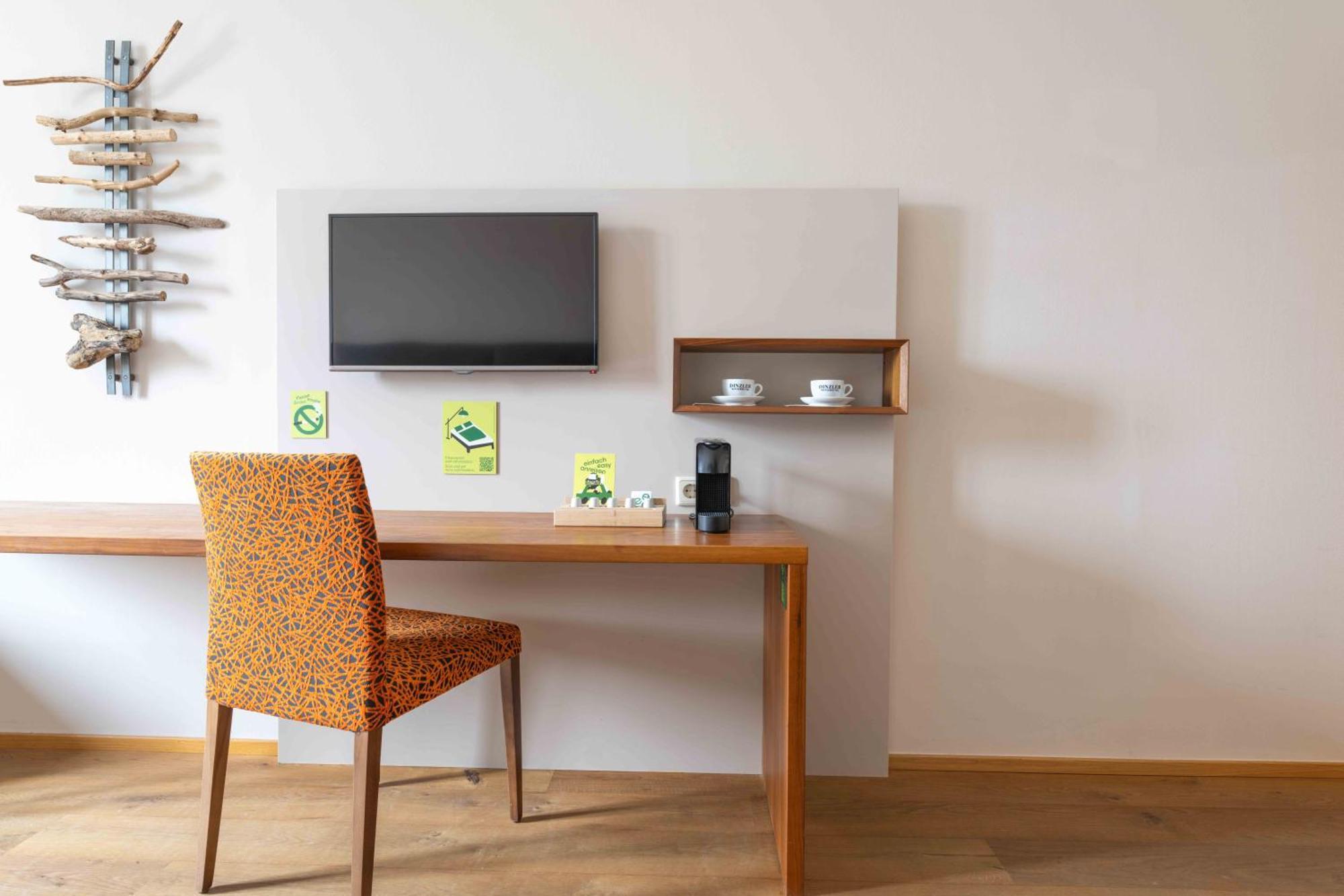 Eee Hotel Perg Екстериор снимка