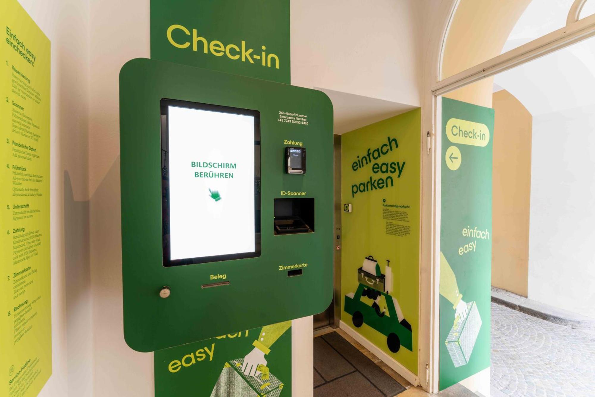 Eee Hotel Perg Екстериор снимка