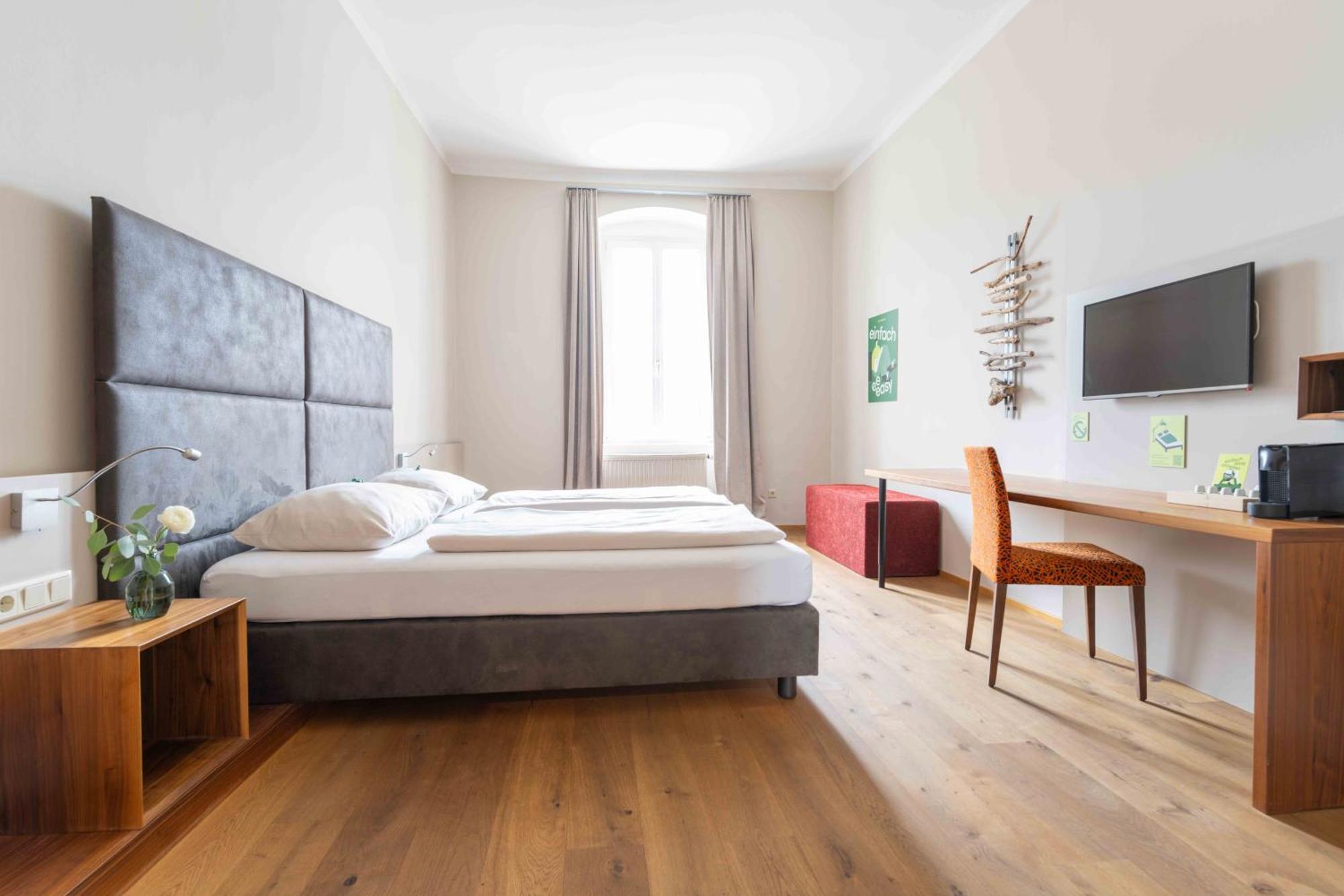 Eee Hotel Perg Екстериор снимка