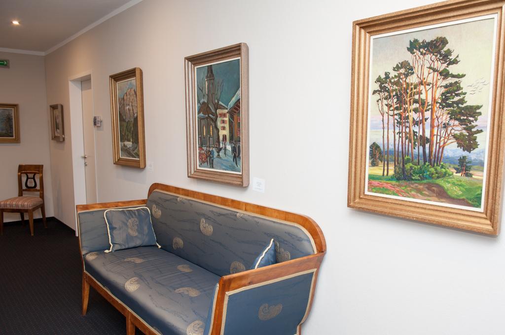 Eee Hotel Perg Екстериор снимка