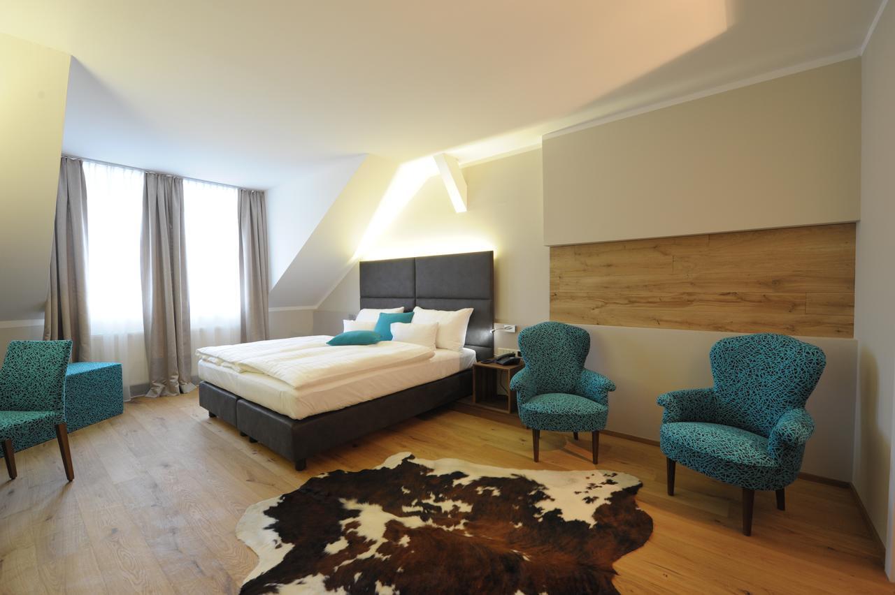 Eee Hotel Perg Екстериор снимка