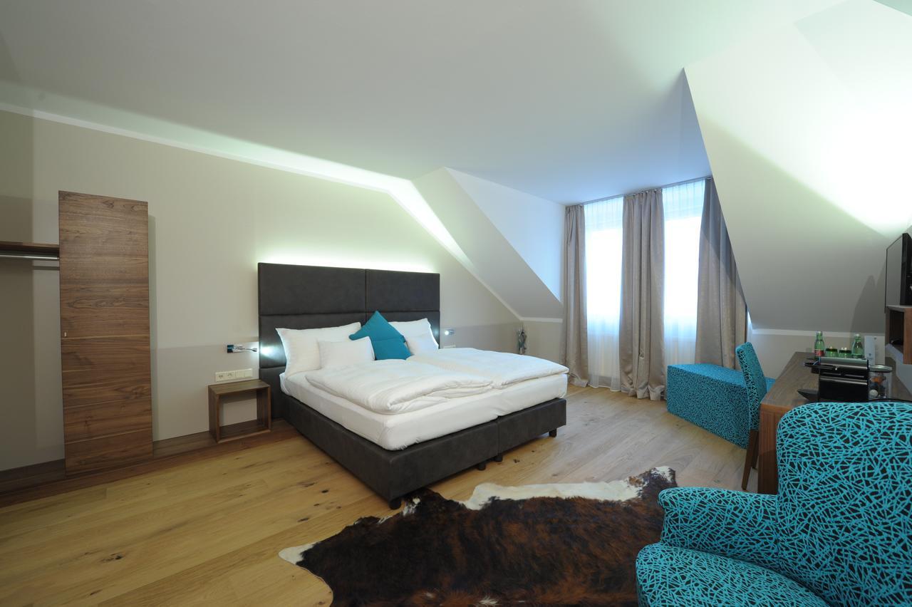 Eee Hotel Perg Екстериор снимка