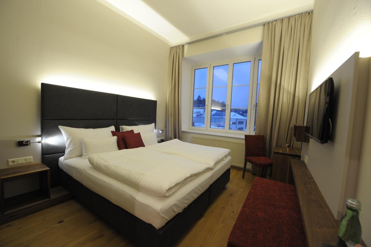 Eee Hotel Perg Екстериор снимка