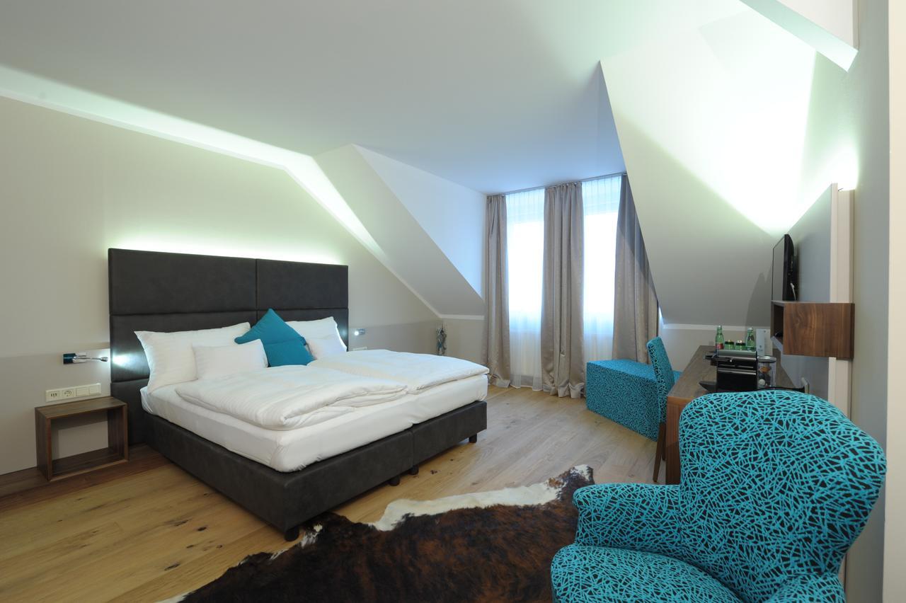 Eee Hotel Perg Екстериор снимка
